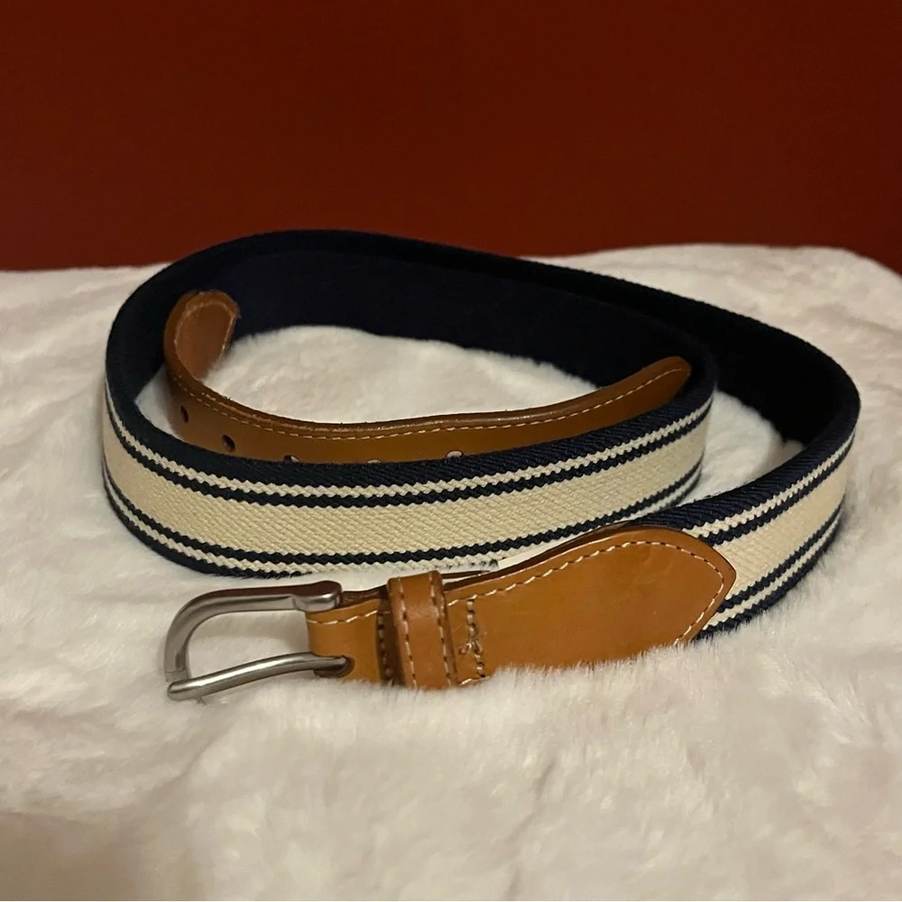L.L. Bean boys canvas and leather belt blue and white size L/XL